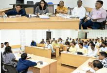 ​निगम आयुक्त ने ली समीक्षा बैठक, स्ट्रीट लाइट, रेन वाटर हार्वेस्टिंग और पौधारोपण पर विशेष जोर