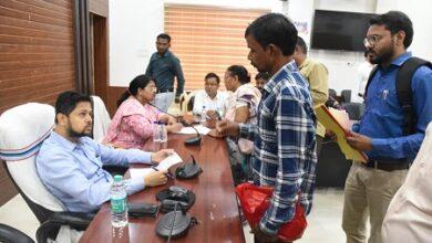 रिहायशी बस्ती से पोल्ट्री फार्म हटाने ग्रामवासियों ने कलेक्टर से लगाई गुहार... 8 रिहायशी बस्ती से पोल्ट्री फार्म हटाने ग्रामवासियों ने कलेक्टर से लगाई गुहार...