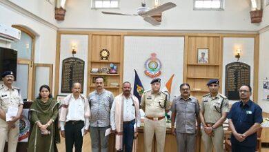 35 से 45 वर्ष की गौरवपूर्ण पुलिस सेवा पूर्ण करने वाले 07 अधिकारी/कर्मचारियों को उनके सेवानिवृत्ति पर सम्मानपूर्वक दी गई विदाई
