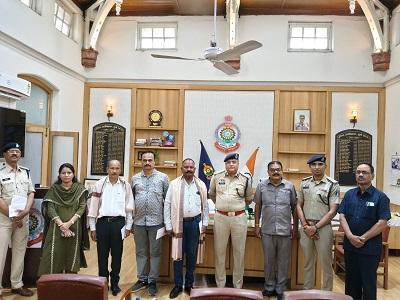 35 से 45 वर्ष की गौरवपूर्ण पुलिस सेवा पूर्ण करने वाले 07 अधिकारी/कर्मचारियों को उनके सेवानिवृत्ति पर सम्मानपूर्वक दी गई विदाई