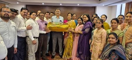 कार्यपालक निदेशक संजय खंडेलवाल को भावभीनी विदाई, शिरीष सेलट संभालेंगे दुर्ग क्षेत्र की कमान... 1 कार्यपालक निदेशक संजय खंडेलवाल को भावभीनी विदाई, शिरीष सेलट संभालेंगे दुर्ग क्षेत्र की कमान...