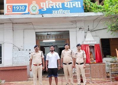 नशे के विरुद्ध दुर्ग पुलिस की प्रभावी कार्यवाही, अवैध गांजा बिक्री करते आरोपी को गिरफ्तार कर 1.790 किलोग्राम गांजा एवं मोबाइल जप्त... 1 नशे के विरुद्ध दुर्ग पुलिस की प्रभावी कार्यवाही, अवैध गांजा बिक्री करते आरोपी को गिरफ्तार कर 1.790 किलोग्राम गांजा एवं मोबाइल जप्त...