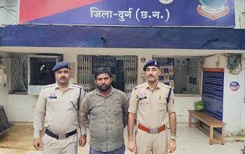 अवैध रूप से देशी शराब का विक्रय करने वाले आरोपी को जामुल पुलिस ने गिरफ्तार कर 32 पौवा देशी मसाला शराब जप्त की...