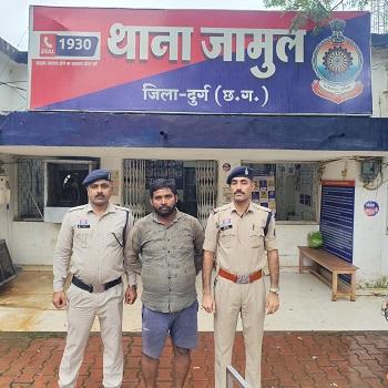 अवैध रूप से देशी शराब का विक्रय करने वाले आरोपी को जामुल पुलिस ने गिरफ्तार कर 32 पौवा देशी मसाला शराब जप्त की...
