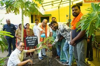 विधायक ललित चंद्राकर ने अछोटी आँगनबाड़ी में किया वृक्षारोपण एवं अन्नप्राशन, "एक पेड़ माँ के नाम" लगाने का किया आह्वान...