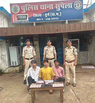 सूखा नशा पर दुर्ग पुलिस की लगातार कार्यवाही जारी,नेहरू नगर फ्लाईओवर के नीचे प्रतिबंधित नशीली दवाई की बिक्री करते तीन आरोपी गिरफ्तार