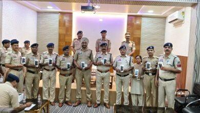 आधुनिक तकनीक से सशक्त होगी अपराध विवेचना, दुर्ग पुलिस के विवेचकों को Mobile Data Terminal वितरित...