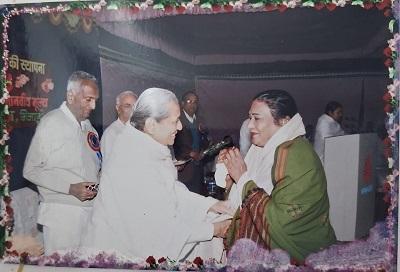 पद्म विभूषण तीजन बाई जी की अंतिम यात्रा में राजयोगिनी आशा दीदी जी ने सम्मिलित होकर अर्पण की मौन श्रद्धांजलि... 1 पद्म विभूषण तीजन बाई जी की अंतिम यात्रा में राजयोगिनी आशा दीदी जी ने सम्मिलित होकर अर्पण की मौन श्रद्धांजलि...