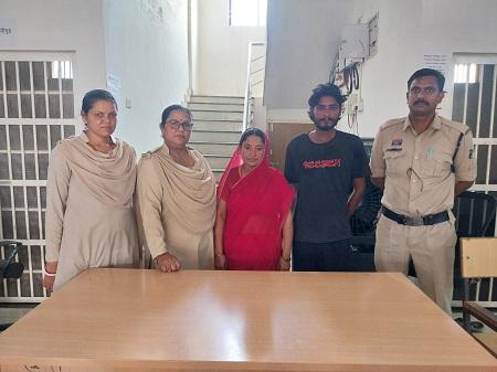 दहेज प्रताड़ना एवं बीएनएस की विभिन्न धाराओं के प्रकरण में दो आरोपी गिरफ्तार... 1 दहेज प्रताड़ना एवं बीएनएस की विभिन्न धाराओं के प्रकरण में दो आरोपी गिरफ्तार...