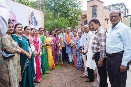 दुर्ग ग्रामीण विधायक ललित चंद्राकर ने पूजा-अर्चना कर कार्यों को किया जनमानस को समर्पित... 1 दुर्ग ग्रामीण विधायक ललित चंद्राकर ने पूजा-अर्चना कर कार्यों को किया जनमानस को समर्पित...