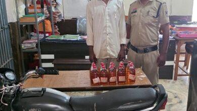 अवैध शराब परिवहन कर बिक्री पर दुर्ग पुलिस की लगातार कार्यवाही जारी,आरोपी को पुलिस ने किया गिरफ्तार... 4 अवैध शराब परिवहन कर बिक्री पर दुर्ग पुलिस की लगातार कार्यवाही जारी,आरोपी को पुलिस ने किया गिरफ्तार...