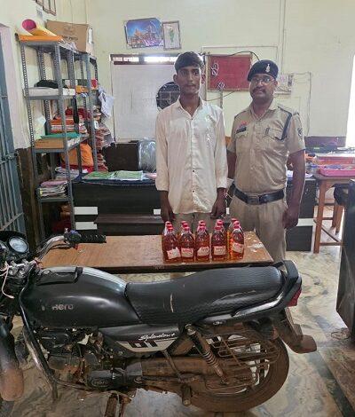 अवैध शराब परिवहन कर बिक्री पर दुर्ग पुलिस की लगातार कार्यवाही जारी,आरोपी को पुलिस ने किया गिरफ्तार...