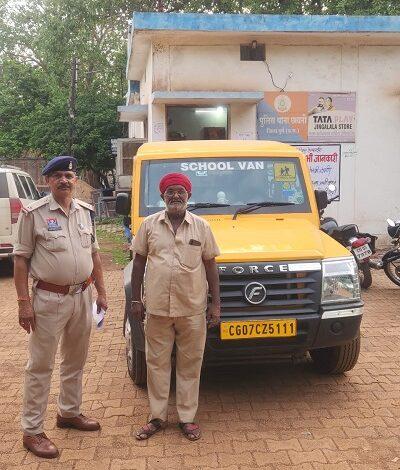 लापरवाहीपूर्वक फॉरवेल्श स्कूल वाहन चलाकर मासूम बच्चे को वाहन से गिराकर घायल करने वाला चालक गिरफ्तार...