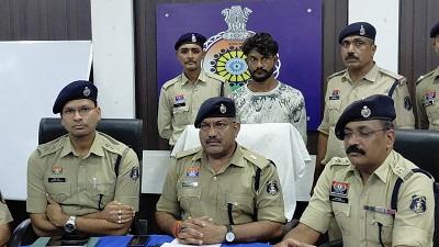 एकतरफा प्रेम प्रसंग में युवती की हत्या करने वाला आरोपी 24 घंटे के भीतर गिरफ्तार 1 एकतरफा प्रेम प्रसंग में युवती की हत्या करने वाला आरोपी 24 घंटे के भीतर गिरफ्तार