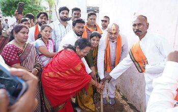 दुर्ग ग्रामीण विधायक ललित चंद्राकर ने रिसाली निगम के वार्ड 37 जोरातराई में 1 करोड़ के विकास कार्यों की आधारशिला रखी...
