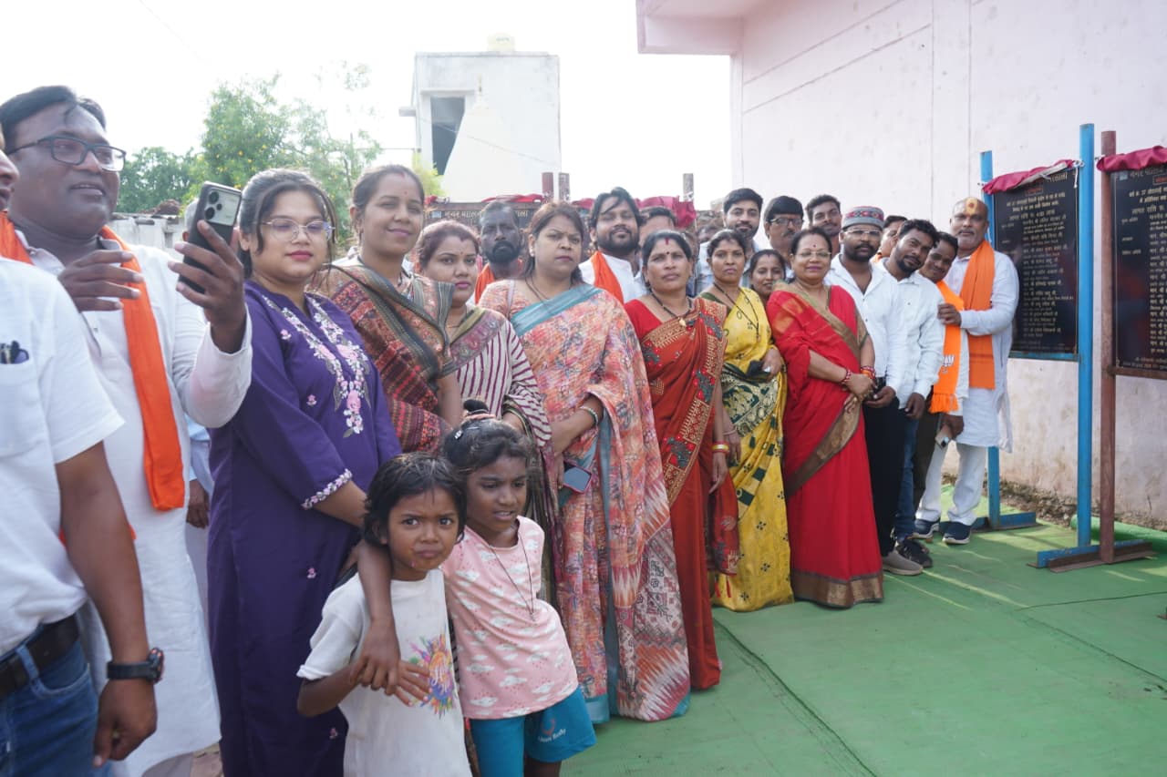 दुर्ग ग्रामीण विधायक ललित चंद्राकर ने रिसाली निगम के वार्ड 37 जोरातराई में 1 करोड़ के विकास कार्यों की आधारशिला रखी... 4 दुर्ग ग्रामीण विधायक ललित चंद्राकर ने रिसाली निगम के वार्ड 37 जोरातराई में 1 करोड़ के विकास कार्यों की आधारशिला रखी...
