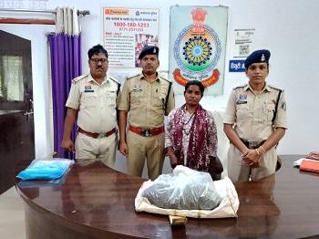 अवैध मादक पदार्थ गांजा की बिक्री करने वाली आरोपिया गिरफ्तार, 1.023 किलोग्राम गांजा एवं ₹2,900 बिक्री रकम जप्त... 1 अवैध मादक पदार्थ गांजा की बिक्री करने वाली आरोपिया गिरफ्तार, 1.023 किलोग्राम गांजा एवं ₹2,900 बिक्री रकम जप्त...