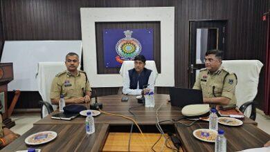 दुर्ग रेंज की कानून-व्यवस्था की DGP ने की हाई लेवल समीक्षा, ITMS का निरीक्षण कर स्मार्ट पुलिसिंग पर दिया जोर... 8 दुर्ग रेंज की कानून-व्यवस्था की DGP ने की हाई लेवल समीक्षा, ITMS का निरीक्षण कर स्मार्ट पुलिसिंग पर दिया जोर...