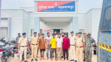 दुर्ग में खूनी रंजिश का अंत: युवक की बेरहमी से हत्या, 12 घंटे में एक ही परिवार के 6 आरोपी गिरफ्तार... 17 दुर्ग में खूनी रंजिश का अंत: युवक की बेरहमी से हत्या, 12 घंटे में एक ही परिवार के 6 आरोपी गिरफ्तार...