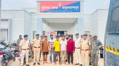 दुर्ग में खूनी रंजिश का अंत: युवक की बेरहमी से हत्या, 12 घंटे में एक ही परिवार के 6 आरोपी गिरफ्तार...