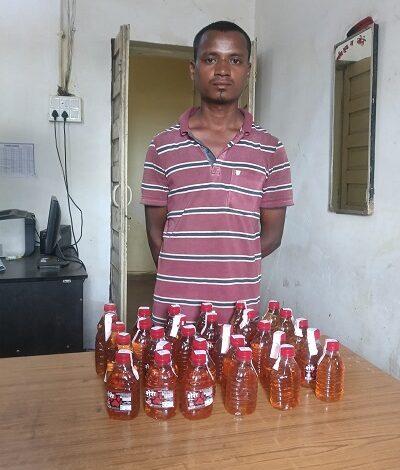 अवैध शराब की तस्करी पर दुर्ग पुलिस की प्रभावी कार्रवाई जारी, आरोपी गिरफ्तार कर शराब एवं मोटरसाइकिल जप्त 1 अवैध शराब की तस्करी पर दुर्ग पुलिस की प्रभावी कार्रवाई जारी, आरोपी गिरफ्तार कर शराब एवं मोटरसाइकिल जप्त