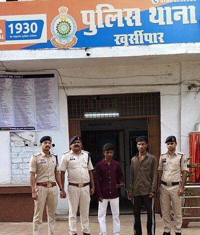 स्कूल विद्यार्थियों से मारपीट, गाली-गलौज एवं डराकर पैसे मांगने वाले दो आरोपी गिरफ्तार, दो अपचारी बालक अभिरक्षा में 1 स्कूल विद्यार्थियों से मारपीट, गाली-गलौज एवं डराकर पैसे मांगने वाले दो आरोपी गिरफ्तार, दो अपचारी बालक अभिरक्षा में