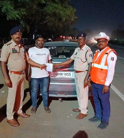 यातायात पुलिस दुर्ग द्वारा नशे में वाहन चलाने वालों के विरुद्ध लगातार सख्त कार्यवाही जारी है 1 यातायात पुलिस दुर्ग द्वारा नशे में वाहन चलाने वालों के विरुद्ध लगातार सख्त कार्यवाही जारी है