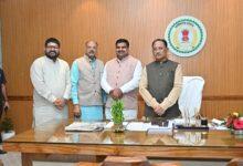 मुख्यमंत्री विष्णु देव साय को बोल बम समिति के संयोजक जितेन्द्र वर्मा ने 17 अगस्त को आयोजित विशाल बोल बम कांवर यात्रा में किया आमंत्रित 11 मुख्यमंत्री विष्णु देव साय को बोल बम समिति के संयोजक जितेन्द्र वर्मा ने 17 अगस्त को आयोजित विशाल बोल बम कांवर यात्रा में किया आमंत्रित