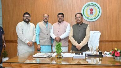 मुख्यमंत्री विष्णु देव साय को बोल बम समिति के संयोजक जितेन्द्र वर्मा ने 17 अगस्त को आयोजित विशाल बोल बम कांवर यात्रा में किया आमंत्रित 7 मुख्यमंत्री विष्णु देव साय को बोल बम समिति के संयोजक जितेन्द्र वर्मा ने 17 अगस्त को आयोजित विशाल बोल बम कांवर यात्रा में किया आमंत्रित