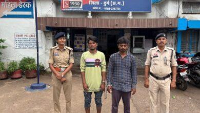 विद्यालय परिसर में मदिरा सेवन करने वाले दो आरोपी एवं छात्रा से छेड़छाड़, मारपीट व धमकी देने वाला एक आरोपी गिरफ्तार 4 विद्यालय परिसर में मदिरा सेवन करने वाले दो आरोपी एवं छात्रा से छेड़छाड़, मारपीट व धमकी देने वाला एक आरोपी गिरफ्तार