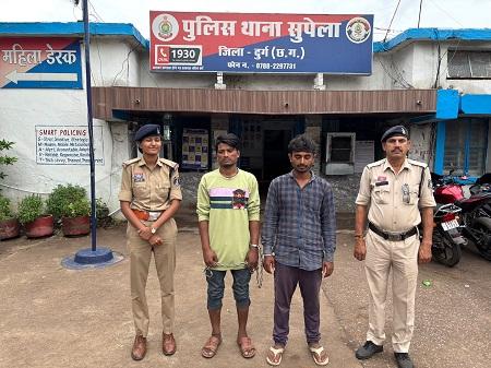 विद्यालय परिसर में मदिरा सेवन करने वाले दो आरोपी एवं छात्रा से छेड़छाड़, मारपीट व धमकी देने वाला एक आरोपी गिरफ्तार 1 विद्यालय परिसर में मदिरा सेवन करने वाले दो आरोपी एवं छात्रा से छेड़छाड़, मारपीट व धमकी देने वाला एक आरोपी गिरफ्तार
