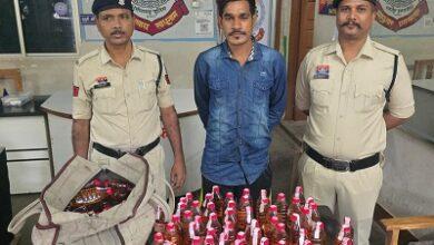 नशे के विरुद्ध विशेष अभियान में दुर्ग पुलिस की लगातार कार्रवाई जारी, अवैध शराब परिवहन एवं बिक्री करने वाला आरोपी गिरफ्तार 7 नशे के विरुद्ध विशेष अभियान में दुर्ग पुलिस की लगातार कार्रवाई जारी, अवैध शराब परिवहन एवं बिक्री करने वाला आरोपी गिरफ्तार