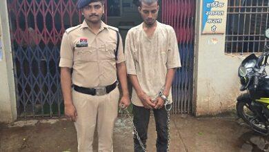 दुकान में चोरी की वारदात का 24 घंटे के भीतर खुलासा, आरोपी गिरफ्तार, चोरी की नगदी राशि बरामद 8 दुकान में चोरी की वारदात का 24 घंटे के भीतर खुलासा, आरोपी गिरफ्तार, चोरी की नगदी राशि बरामद