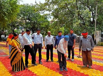 कलेक्टरेट परिसर में 50 लाख की लागत से पेविंग ब्लॉक कार्य का महापौर ने किया निरीक्षण