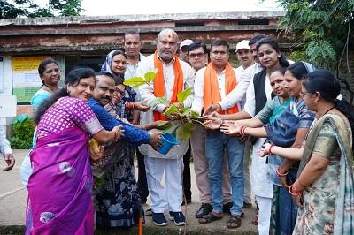 विधायक ललित चंद्राकर ने गनियारी सरस्वती निशुल्क योजना अन्तर्गत वितरण किया साइकिल...