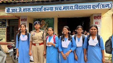 पिंक पेट्रोलिंग के माध्यम से विद्यालयों एवं सार्वजनिक स्थलों पर सुरक्षा जागरूकता अभियान जारी 6 पिंक पेट्रोलिंग के माध्यम से विद्यालयों एवं सार्वजनिक स्थलों पर सुरक्षा जागरूकता अभियान जारी