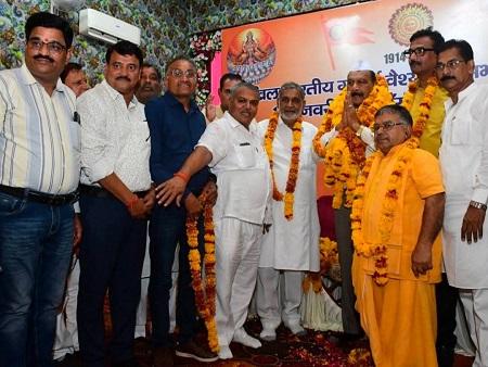 गहोई वैश्य समाज का 'महाकुंभ' 11 जनवरी 2027 को झांसी में, देशभर से 50 हजार लोगों को जुटाने का लक्ष्य 1 गहोई वैश्य समाज का 'महाकुंभ' 11 जनवरी 2027 को झांसी में, देशभर से 50 हजार लोगों को जुटाने का लक्ष्य
