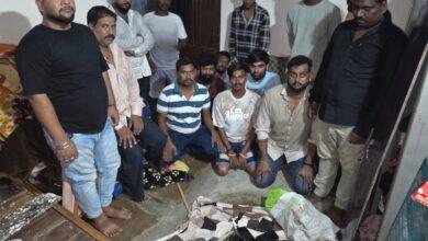 जुआ पर दुर्ग पुलिस की लगातार कार्यवाही जारी, केएलसी काली मंदिर के पीछे चल रहे जुआ पर पुलिस की कार्यवाही, 14 आरोपियों को गिरफ्तार कर ₹77,650 रुपये की संपत्ति जप्त 3 जुआ पर दुर्ग पुलिस की लगातार कार्यवाही जारी, केएलसी काली मंदिर के पीछे चल रहे जुआ पर पुलिस की कार्यवाही, 14 आरोपियों को गिरफ्तार कर ₹77,650 रुपये की संपत्ति जप्त