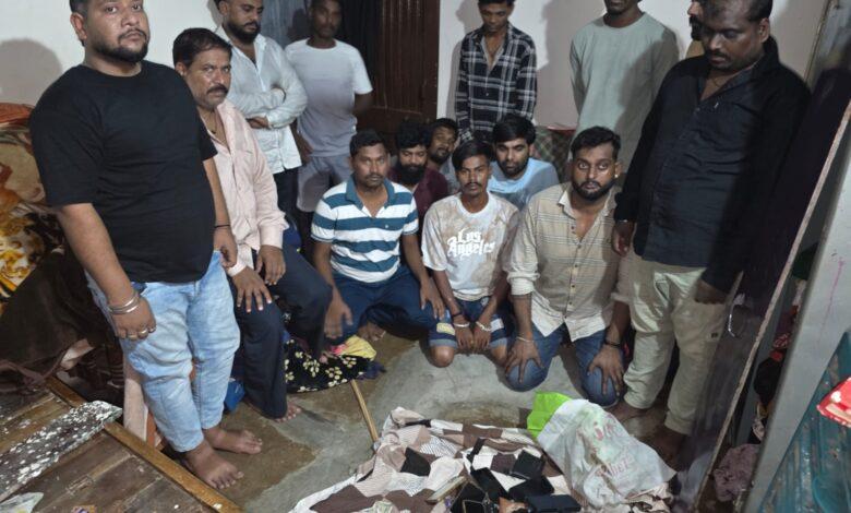 जुआ पर दुर्ग पुलिस की लगातार कार्यवाही जारी, केएलसी काली मंदिर के पीछे चल रहे जुआ पर पुलिस की कार्यवाही, 14 आरोपियों को गिरफ्तार कर ₹77,650 रुपये की संपत्ति जप्त