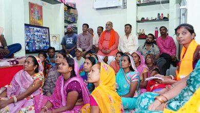 विधायक ललित चंद्राकर ने बूथ कार्यकर्ताओं के साथ सुना "मन की बात"