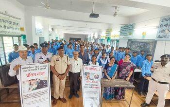 नाबालिग वाहन चालकों पर दुर्ग पुलिस का बड़ा अभियान, 2 दिन में 600+ वाहनों की जांच, 37 अभिभावकों से भरवाया गया वचन-पत्र...