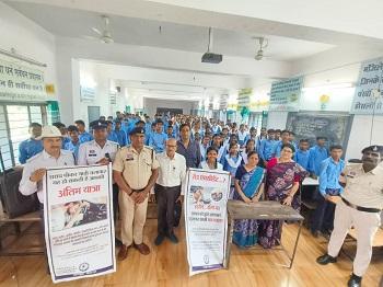 नाबालिग वाहन चालकों पर दुर्ग पुलिस का बड़ा अभियान, 2 दिन में 600+ वाहनों की जांच, 37 अभिभावकों से भरवाया गया वचन-पत्र...