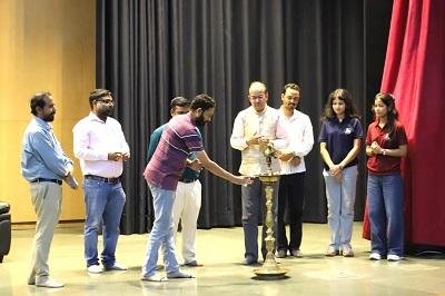 IIT Bhilai में नए छात्रों का भव्य स्वागत: डायरेक्टर बोले—'IIT पहुंचना मंजिल नहीं, असली सफर अब शुरू हुआ'