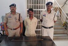 समझाइश के दौरान धारदार हथियार से हमला कर हत्या का प्रयास करने वाले फरार आरोपी को वैशालीनगर पुलिस ने किया गिरफ्तार
