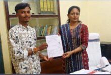 सीएम हेल्पलाइन बनी सहारा, 7 साल बाद मुकुंद धीमर को मिला आधार कार्ड...