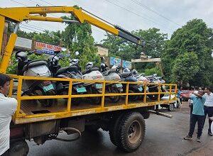 यातायात पुलिस दुर्ग की लगातार तीसरे दिन नाबालिग वाहन चालकों पर सख्त कार्यवाही... 5 यातायात पुलिस दुर्ग की लगातार तीसरे दिन नाबालिग वाहन चालकों पर सख्त कार्यवाही...