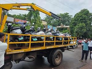 यातायात पुलिस दुर्ग की लगातार तीसरे दिन नाबालिग वाहन चालकों पर सख्त कार्यवाही...