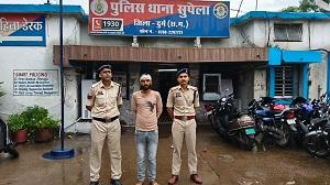 धारदार हथियार दिखाकर मारपीट एवं धमकी देने वाले आदतन बदमाश को सुपेला पुलिस ने त्वरित कार्रवाई कर गिरफ्तार कर न्यायिक रिमाण्ड पर भेजा
