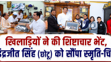 स्ट्रेंथ लिफ्टिंग चैंपियंस ने इंद्रजीत सिंह को किया सम्मानित, स्मृति-चिह्न भेंट कर जताया आभार