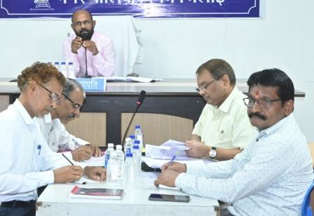 भिलाई निगम सामान्य सभा की बैठक सभागार कक्ष में विकास प्रस्तावों पर लगी मुहर... 8 भिलाई निगम सामान्य सभा की बैठक सभागार कक्ष में विकास प्रस्तावों पर लगी मुहर...